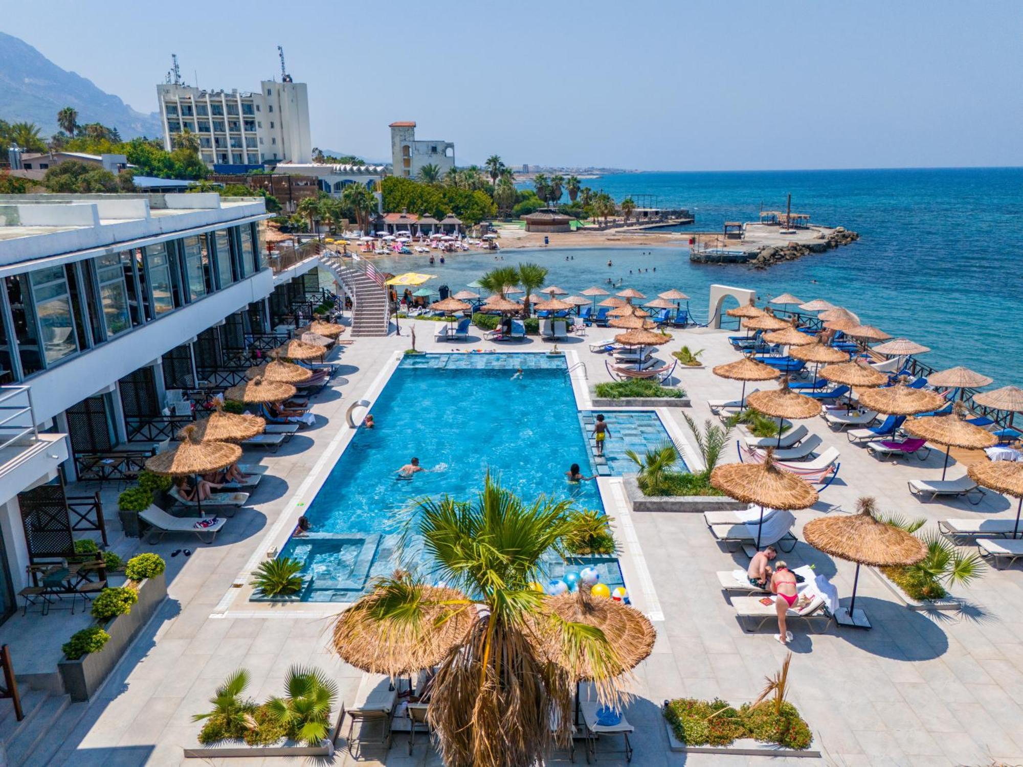 Manolya Hotel Lapithos  Eksteriør bilde