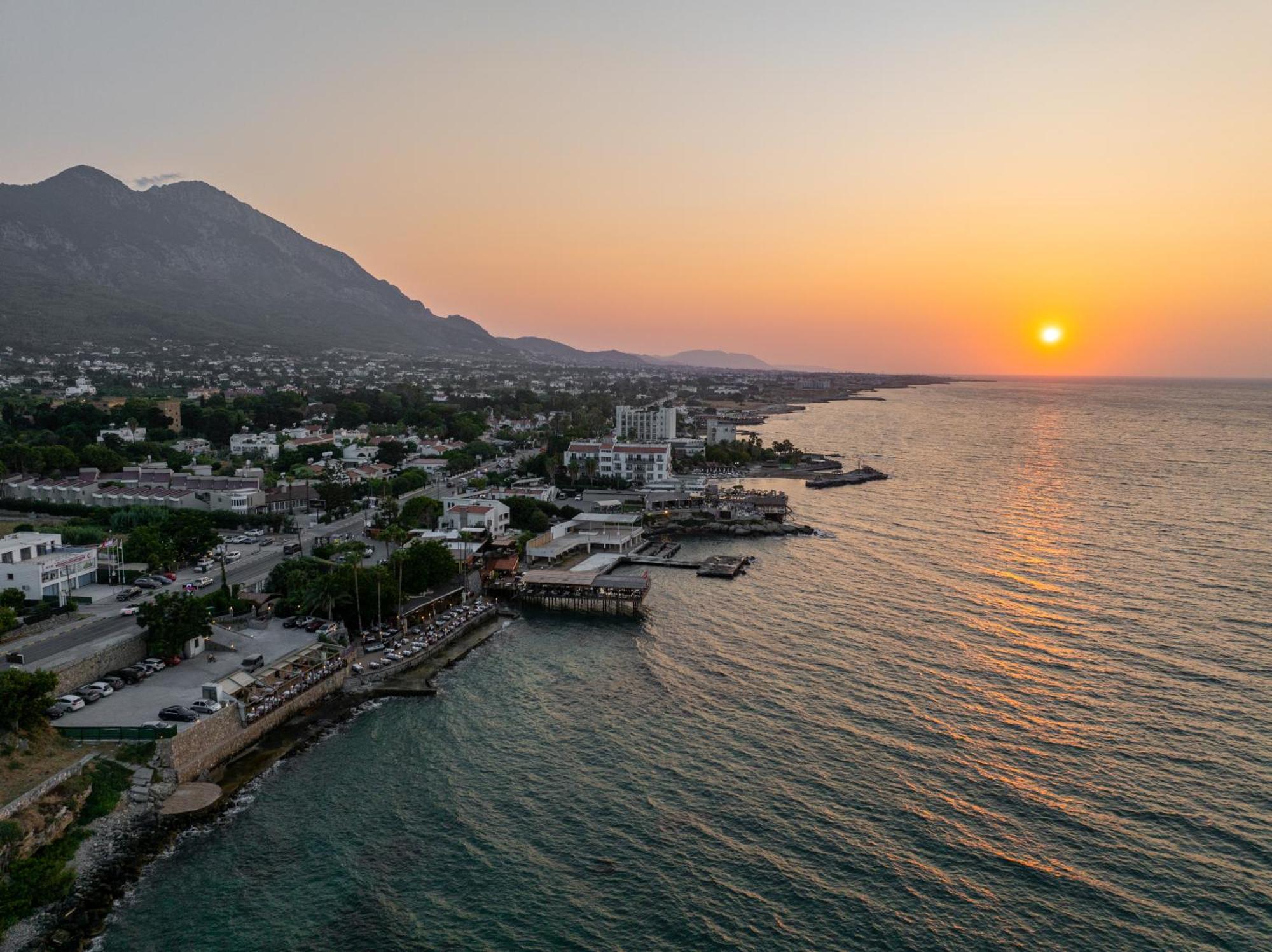 Manolya Hotel Lapithos  Eksteriør bilde