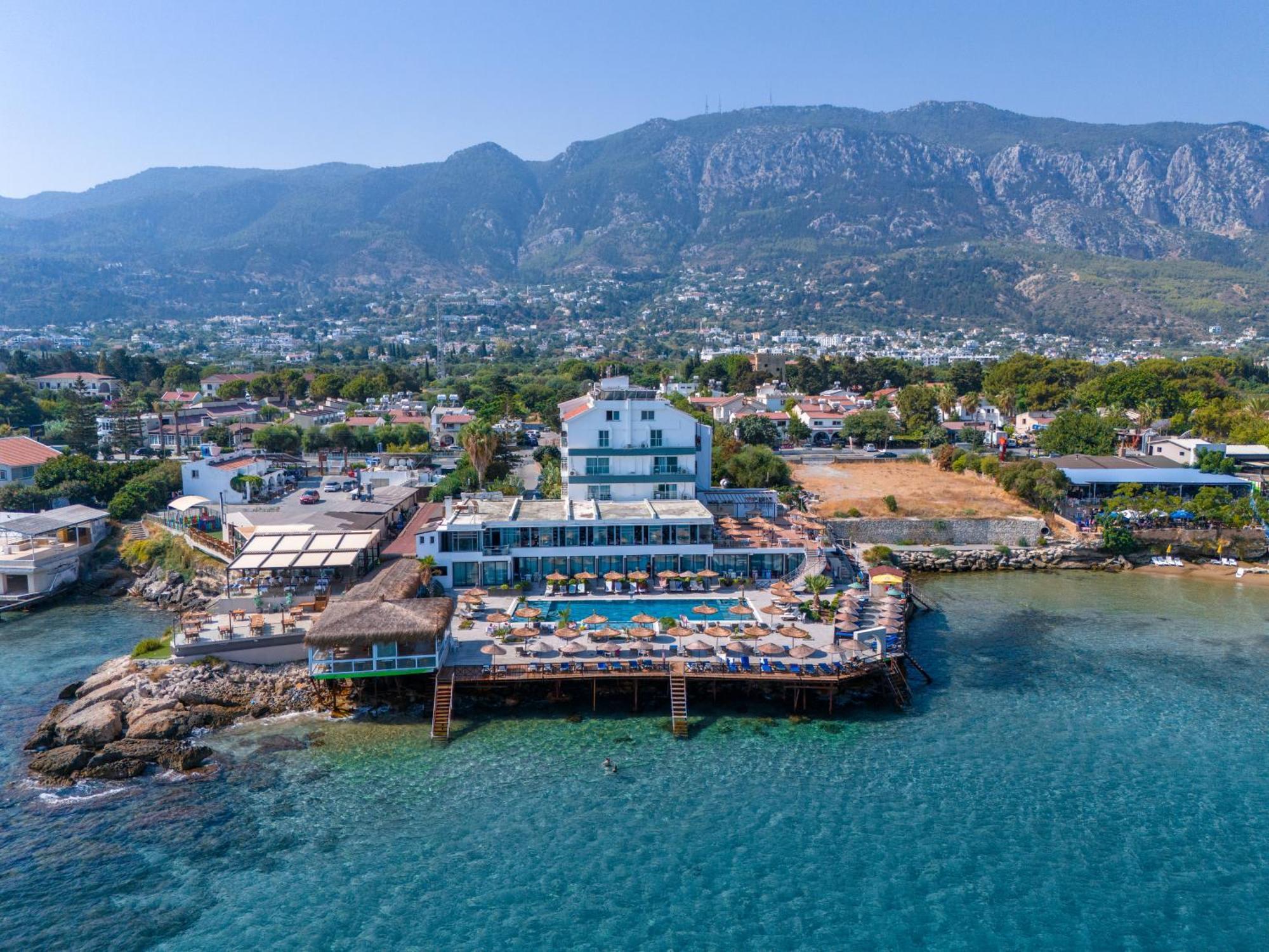 Manolya Hotel Lapithos  Eksteriør bilde