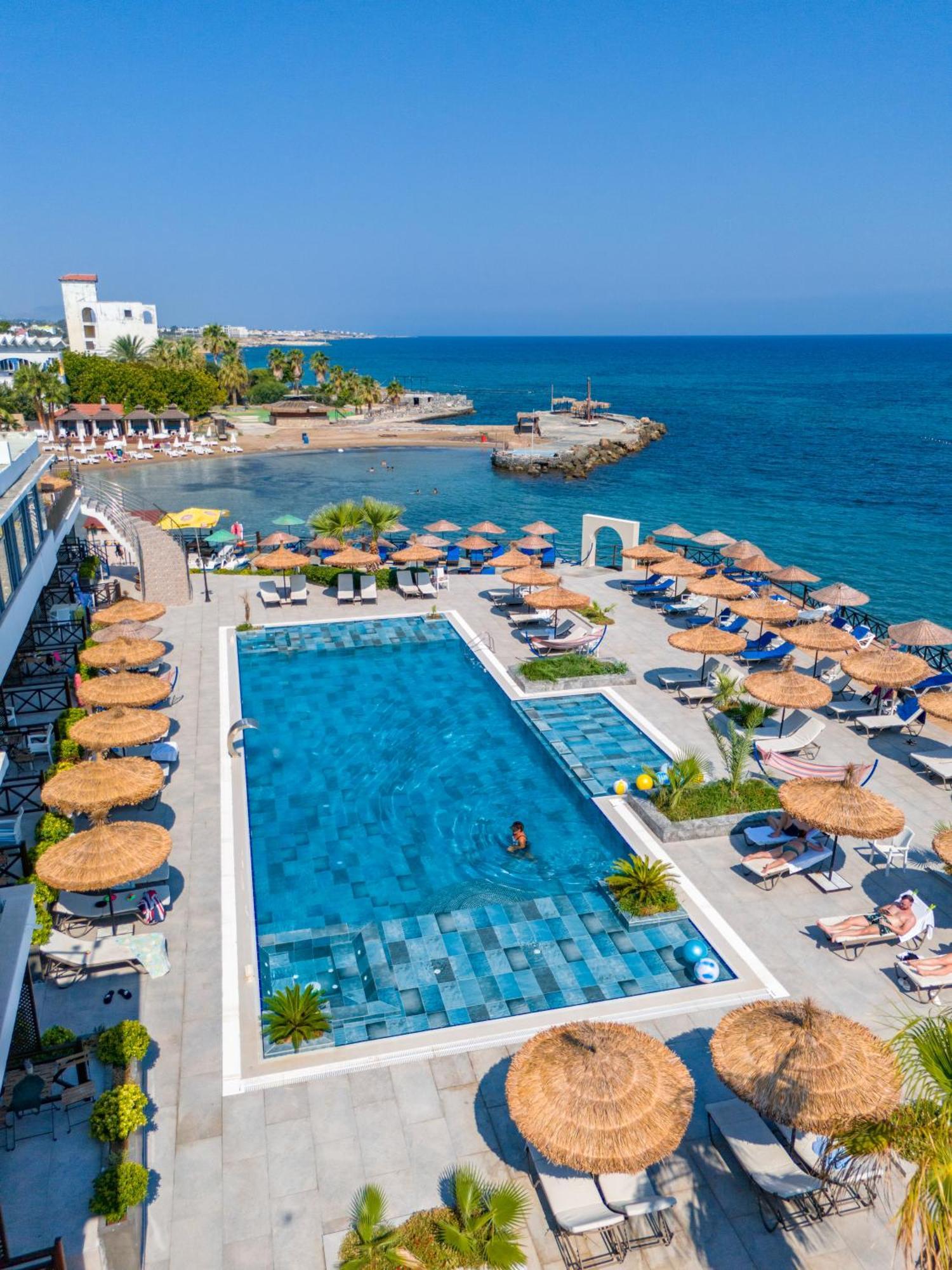 Manolya Hotel Lapithos  Eksteriør bilde