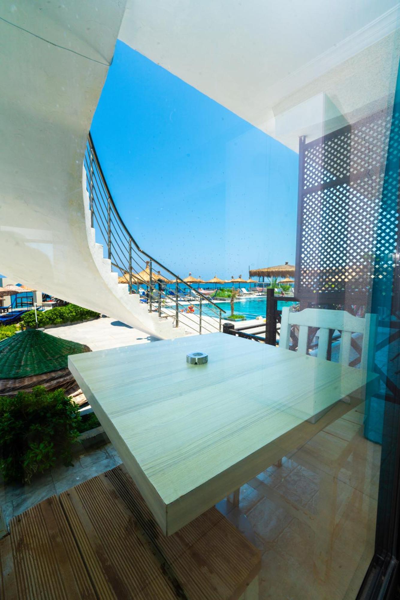 Manolya Hotel Lapithos  Eksteriør bilde